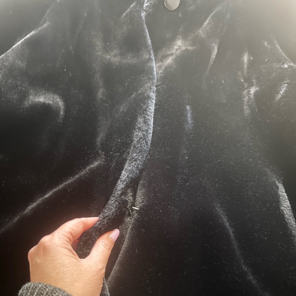 Elegant Black Hooded Women's Coat - Picture 6 of 16